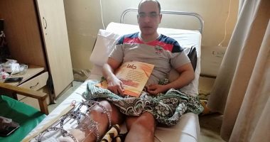 صور.. خطأ طبى يحول حياة "مصطفى" لجحيم.. وزوجته تناشد وزارة الصحة لإنقاذه