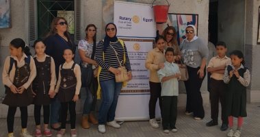 روتارى "كايرو ويست" يوزع 64 شنطة وأدوات مدرسية على طلاب مدرسة بالمطرية