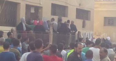 "ضحايا لقمة العيش".. تشييع جثامين 5 فلاحات انقلب بهن جرار زراعى بديرب نجم بالشرقية