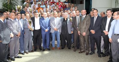 بعد جوائز السومو والخماسية.. رئيس البريد يكرم العاملين الرياضيين فى الهيئة