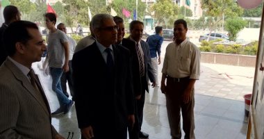 رئيس جامعة جنوب الوادي يشهد حفل استقبال الطلاب الجدد بكلية الصيدلة