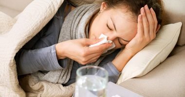 لماذا يصاب بعض الأشخاص بالبرد أكثر من غيرهم؟.. اعرف السبب