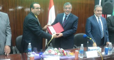 رئيس جامعة بنها يشهد حفل خريجى كلية الطب البيطرى
