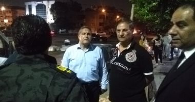 صور.. طاهر أبو زيد ومصطفى يونس أول الحاضرين لمنزل الراحل صفوت عبد الحليم