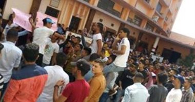 طلاب الجامعة العمالية يطالبون بدرجة البكالوريوس بدلا من الدبلوم 