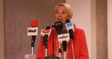 وزيرة البيئة: تعاملنا مبكرا للتغلب على السحابة السوداء بعقد 1500 ندوة توعية