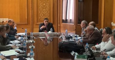 رئيس السكة الحديد يطالب الشركات المنفذة لمشروعات كهربة الإشارات سرعة إنهائها