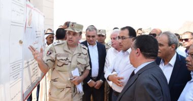 صور.. رئيس الوزراء يتفقد مشروع تطوير مناطق الرويسات بشرم الشيخ