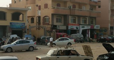 صور.. شكوى من تحويل منطقة الشباب فى مدينة العبور إلى ورش سيارات 