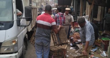 استجابة لليوم السابع.. مجلس مدينة شبين القناطر يزيل الاشغالات  و المخلفات بشوارع المدينة