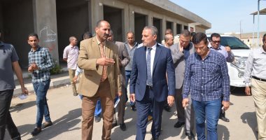 صور.. محافظ الإسماعيلية يتفقد مشروع موقف سيارات القنطرة غرب