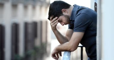 فرفش نفسك.. الاكتئاب يزيد خطر الإصابة بأمراض القلب والأوعية الدموية