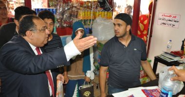 صور.. رئيس جامعة حلوان يجتمع بمجلس اتحاد طلاب الجامعة والكليات