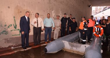 صور.. محافظ أسيوط يشهد تنفيذ سيناريو محاكاة لهطول أمطار غزيرة بنفق الزهراء 