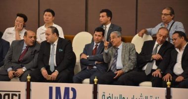 أشرف صبحى يشهد أول بطولة عالم للبلياردو الفرنسى بالقاهرة