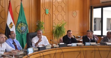 محافظ الإسماعيلية يمنح بائعو الأسماك مهلة أسبوع للإخلاء لتنفيذ مشروع السوق المتطور