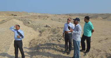 صور... لجنة من "التنمية المحلية" تتفقد مخرات السيول فى القصير بالبحر الأحمر