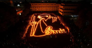 صور.. ألاف الهنود يحيون ذكرى غاندى بـ"صلاة كل الأديان"