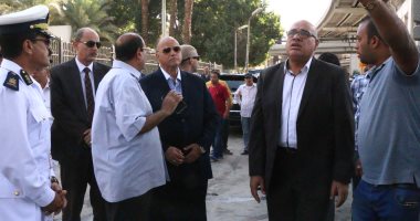 إخلاء عقارين ملاصقين لعقار الموسكى المنهار.. صور