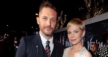 صور.. ميشال ويليامز بإطلالة براقة مع توم هاردى بعرض فيلم Venom