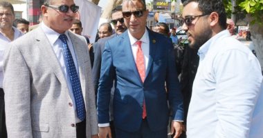 محافظ سوهاج ورئيس الجامعة يتفقدان أتوبيس الاستثمار الطائر