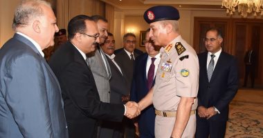 وزيـر الدفاع يلتقى أعضاء البرلمان.. ومدير المخابرات الحربية يشرح التحديات الراهنة