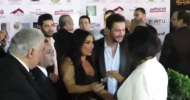 أحمد الفيشاوى برفقة زوجته ووالده على السجادة الحمراء لمهرجان الإسكندرية