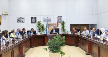 وزير الآثار يضع اللمسات الأخيرة على المقترح النهائى لتطوير المتحف المصرى