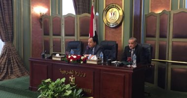 وزير المالية يلتقى بالسفراء المنقولين للعمل على رأس البعثات الدبلوماسية بالخارج