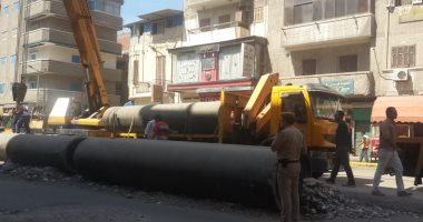 صور.. استكمال أعمال الرصف المتوقفة بكفر الدوار