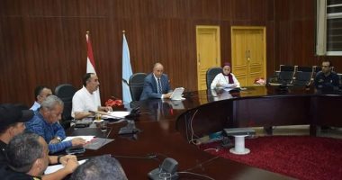 محافظ  البحر الأحمر يعقد اجتماعا لمتابعة مشروع مجابهة الأزمات "صقر 31"
