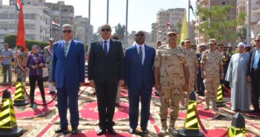 محافظ الغربية يضع إكليل زهور على النصب التذكارى فى ذكرى نصر أكتوبر