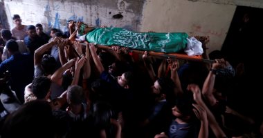 صور.. الفلسطينيون يشيعون جثامين شهداء جمعة الصمود