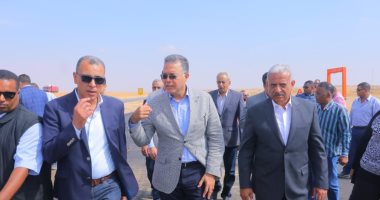 صور.. وزير النقل يتابع توسعة طريق القاهرةـ السويس من "الإقليمى" حتى دائرى القاهرة 