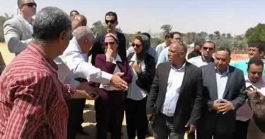 وزيرة البيئة تتفقد موقع حريق الوادى الجديد 