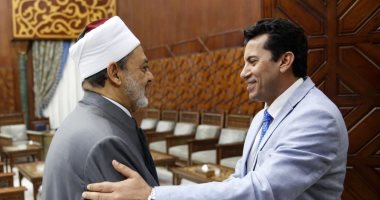 شيخ الأزهر لوزير الرياضة: نعول بشدة على الشباب ودورهم الفاعل فى المجتمع