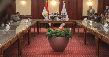 خامس أيام مبادرة الرئيس "100 مليون صحة".. فحص 890 ألف مواطن للقضاء على فيروس سى.. وزيرة الصحة تعلن زيادة نقاط الكشف لـ1448 بـ9 محافظات.. والتعاقد على 6 ملايين كاشف لإجراء المسح  لطلاب المدارس التيرم الثانى
