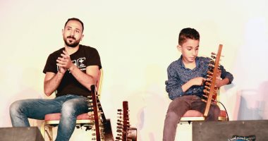 رقص وغناء وعزف.. "أحمد" أصغر عازف سمسمية من بين الحوائط إلى المسرح.. فيديو