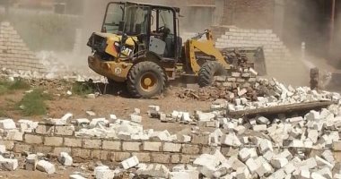 صور.. مجلس مدينة الأقصر ينفذ 10 قرارات إزالة تعديات بدون ترخيص