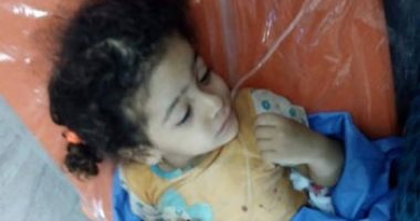 رودينا دهستها سيارة.. ووالدتها: جوزى شغال باليومية وطفلتى تحتاج أكثر من عملية