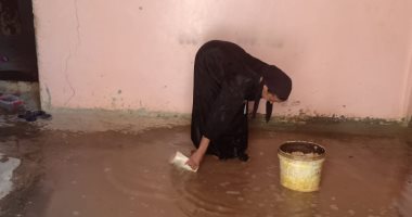صور.. عزبة فايز فى الفيوم تغرق بمياه الصرف الصحى لعدم وجود شبكة صرف