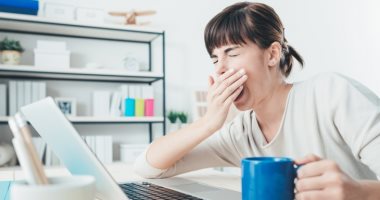 حاسس بالنعاس ومش عارف تشتغل أكيد كلت سبانخ أو ذرة.. اعرف أطعمة تسبب النوم