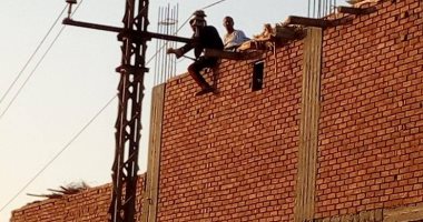 قارئ يشكو وجود أسلاك الضغط العالى  فى إحدى قرى بنى سويف