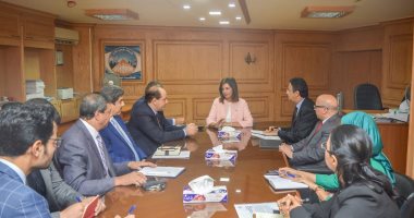 وزيرة الهجرة تدرس مشروع صندوق استثمارى للمصريين بالخارج بإشراف البنك المركزى