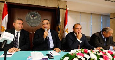 صور.. رئيس البورصة: نذلل كافة العقبات لإنجاح طرح الشركات الحكومية