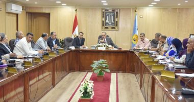 إجراءات مشددة لترخيص التوك توك وضبط 400 كيلو سمك فاسد بأسيوط