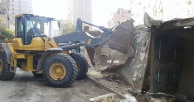 حملات لإزالة الإشغالات ورفع القمامة بحلوان والبساتين والمقطم