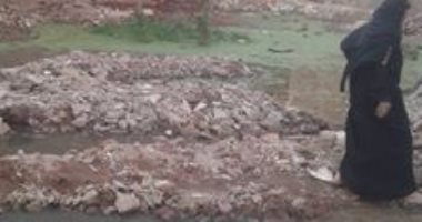 صور..غرق شوارع أرض البحر فى الجيزة بمياه الصرف الصحى  