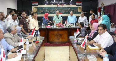 محافظ المنوفية يعقد لقاء مفتوحا مع أهالى أشمون للاستماع لمطالبهم