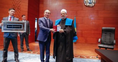 جامعة أوراسيا الوطنية فى كازاخستان تمنح الإمام الأكبر الدكتوراه الفخرية